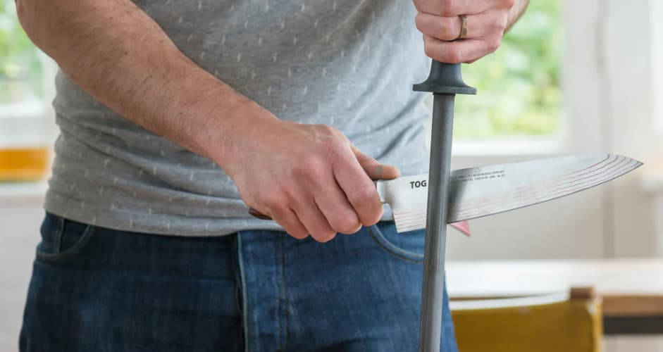 How to Sharpen a Kitchen Knife with a Rod1 How to Sharpen a Kitchen Knife with a Rod1