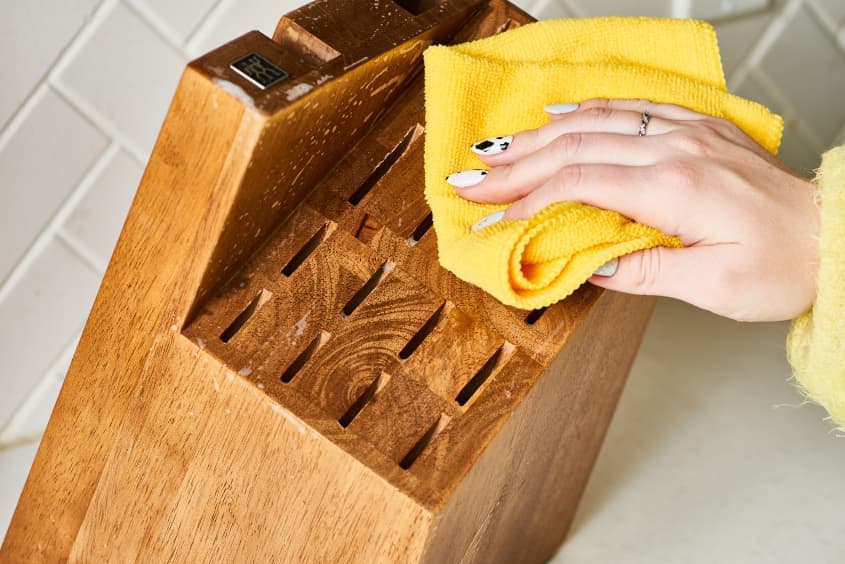 How to Clean a Knife Block3 How to Clean a Knife Block3