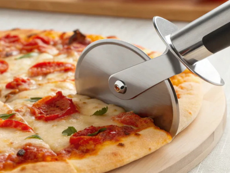 Top Features To Look for in A Commercial Pizza Cutter Top Features To Look for in A Commercial Pizza Cutter