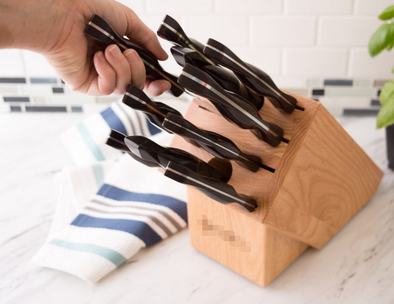 Knife Block Safety Tips Every Kitchen Should Follow.jpg