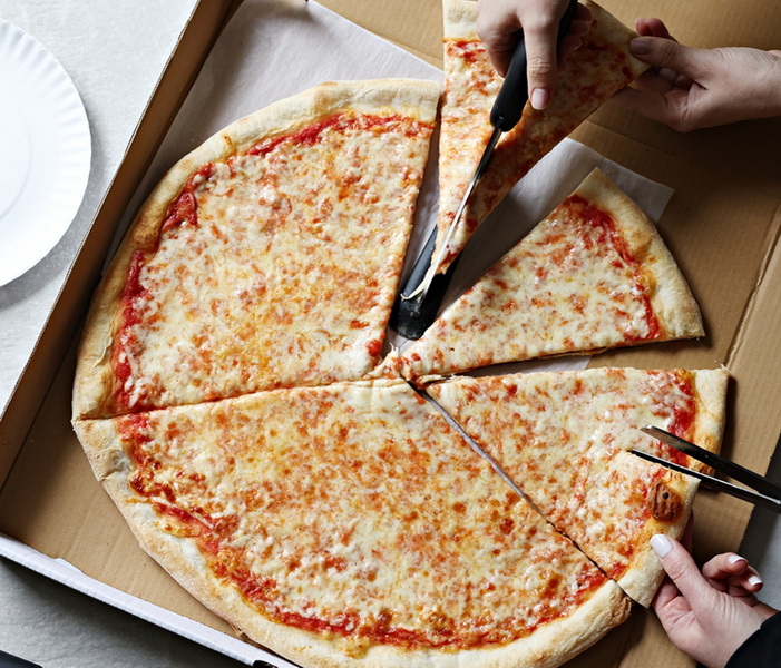 Ergonomic Pizza Cutter for Families