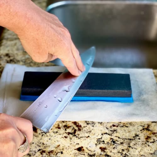 How to Sharpen a Kitchen Knife with a Whetstone3