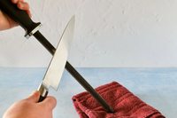 //irrorwxhopolln5m.ldycdn.com/cloud/llbpjklilqsrjljnpojnkq/how-to-sharpen-a-kitchen-knife-with-rod.jpg