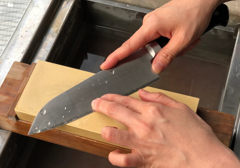 How To Maintain And Sharpen Your Kitchen Knife Properly