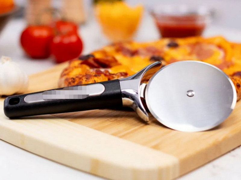 Pizza Cutter with Customizable Handles for Professionals