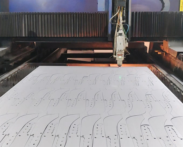 Laser cutting machine