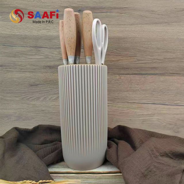 Modern Vertical Knife Block – Space-Saving Knife Holder with Anti-Slip Base And Sleek Ribbed Design