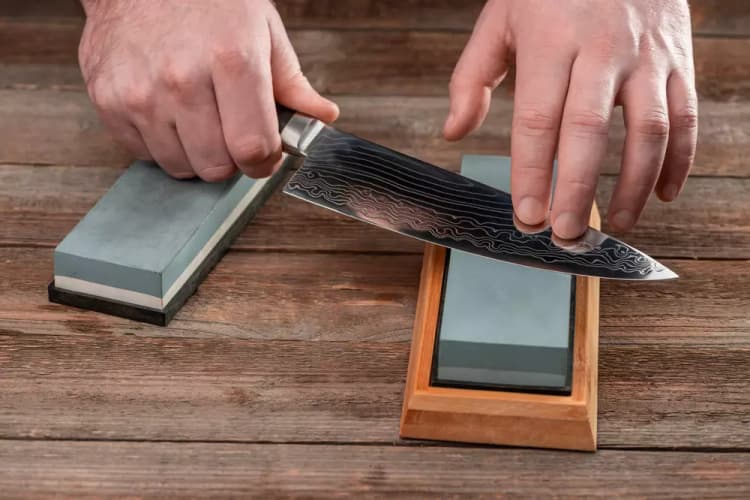 how to sharpen a kitchen knife with a stone2