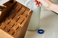 //irrorwxhopolln5m.ldycdn.com/cloud/lnBpjKlilqSRjljpkjkiko/How-to-Clean-a-Knife-Block2.jpg
