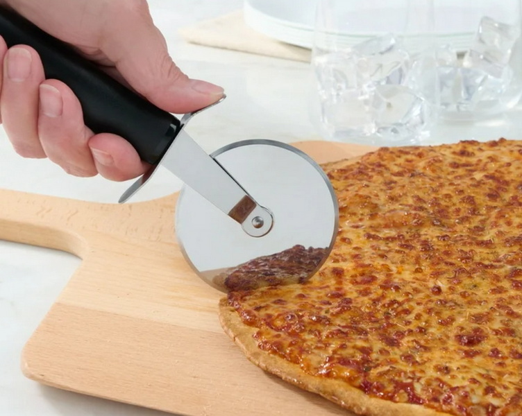 Choosing the Right Ergonomic Pizza Cutter Choosing the Right Ergonomic Pizza Cutter