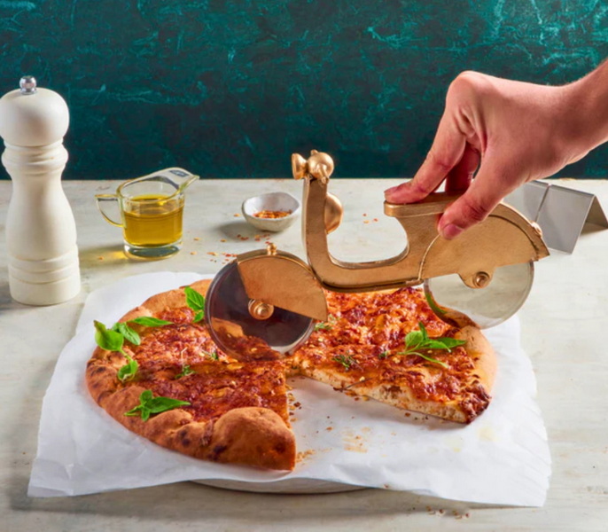 Pizza Cutter Covers and Safety Features Pizza Cutter Covers and Safety Features