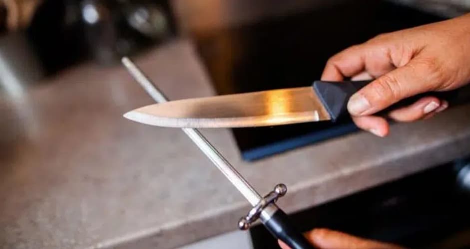 How to Sharpen a Kitchen Knife with a Rod2.jpg