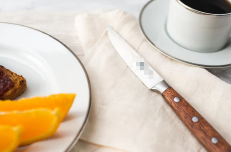 Straight Edge Steak Knives for Smooth Cuts Straight Edge Steak Knives for Smooth Cuts